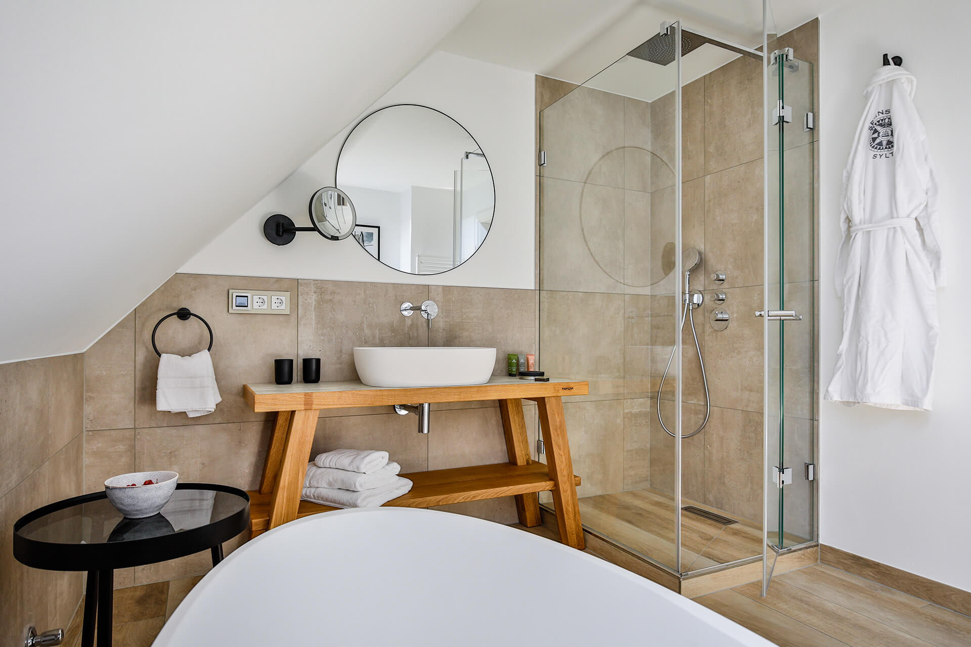 elegantes badezimmer im hotel landhaus sylter hahn westerland