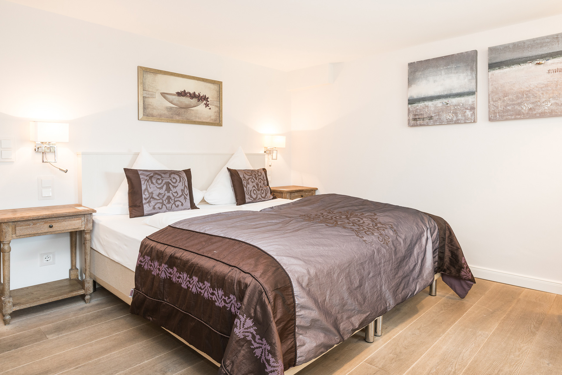 Bett im Doppelzimmer 2 im Hotel Sylter Hahn in Westerland auf Sylt