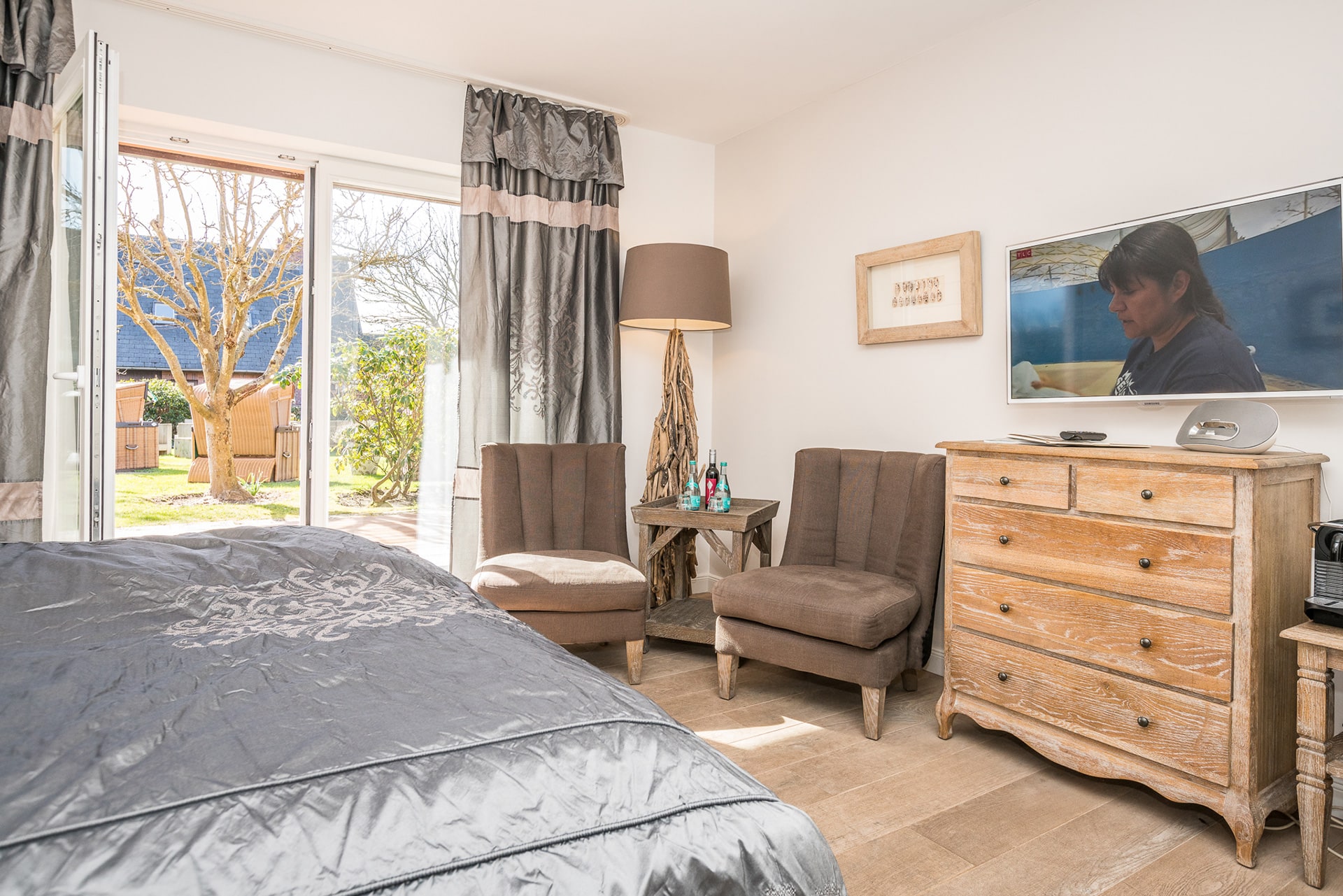 sleeping area bed sitting area sylter hahn double room 3