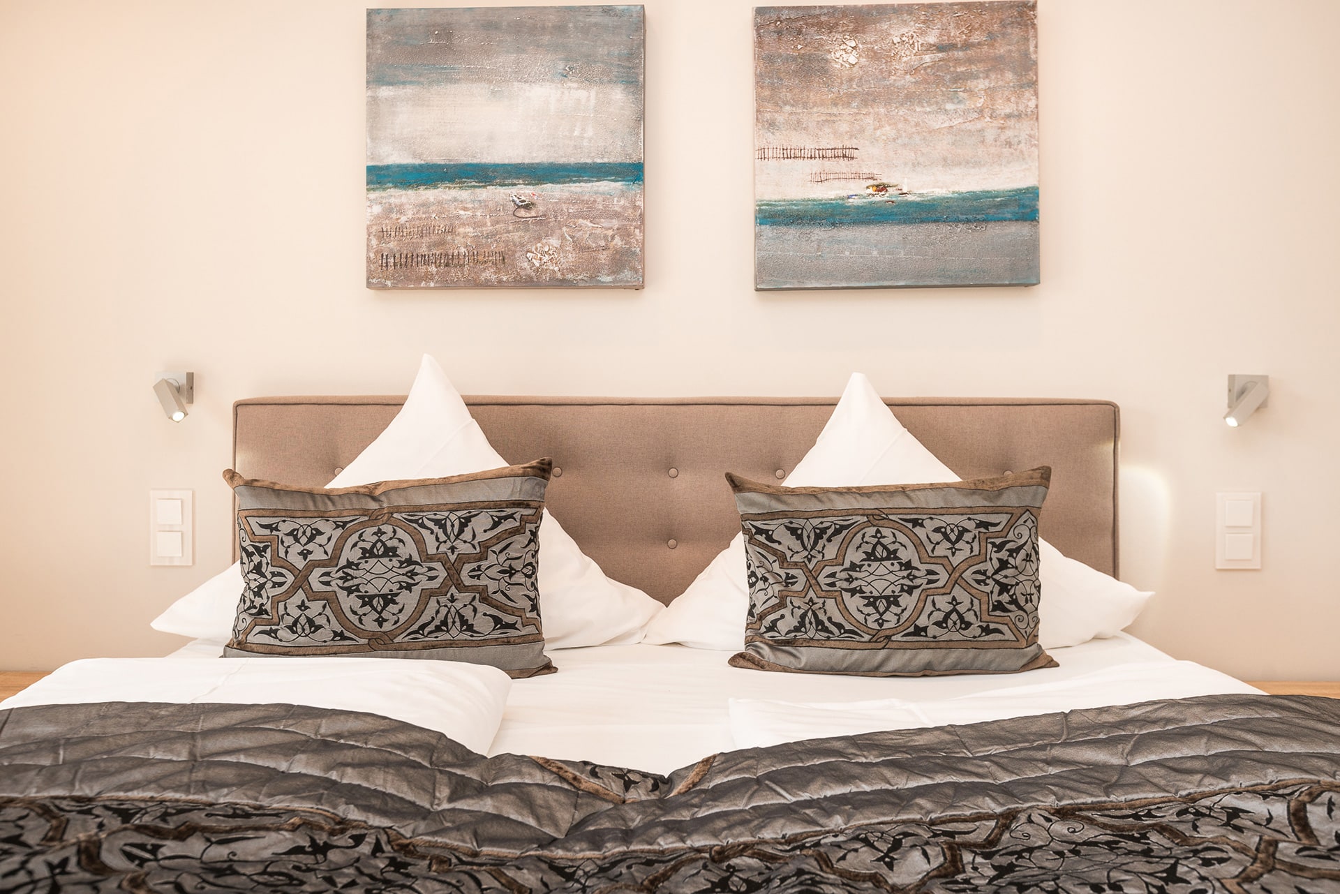 Sleeping area Hotel Sylter Hahn double room 4