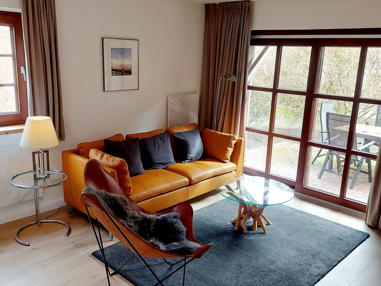 Wohnzimmer in der Ferienwohnung mit Terasse in Westerland auf Sylt
