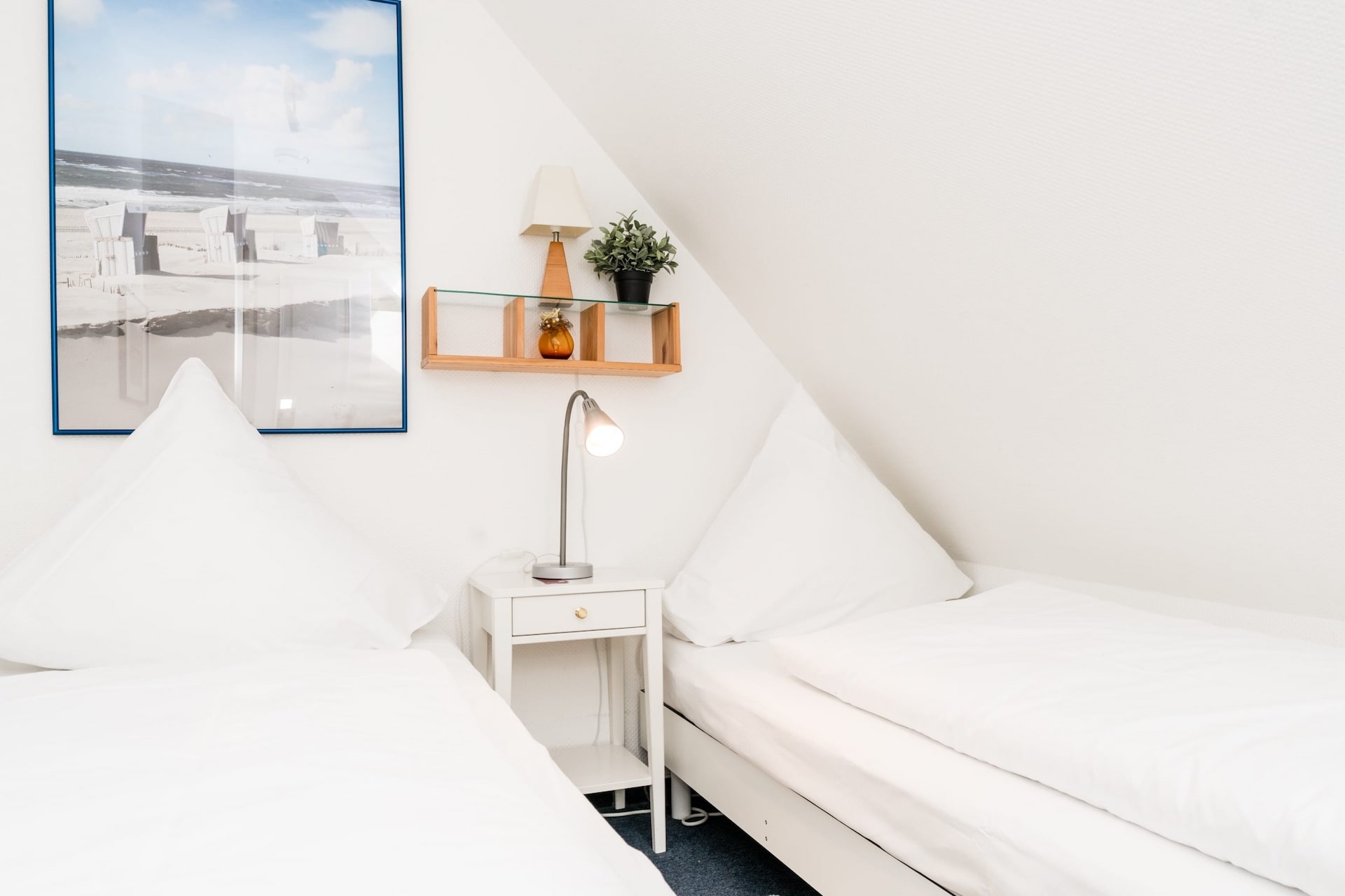 Zwei Einzelbetten in der Ferienwohnung C3 im Hotel Sylter Hahn in Westerland auf Sylt