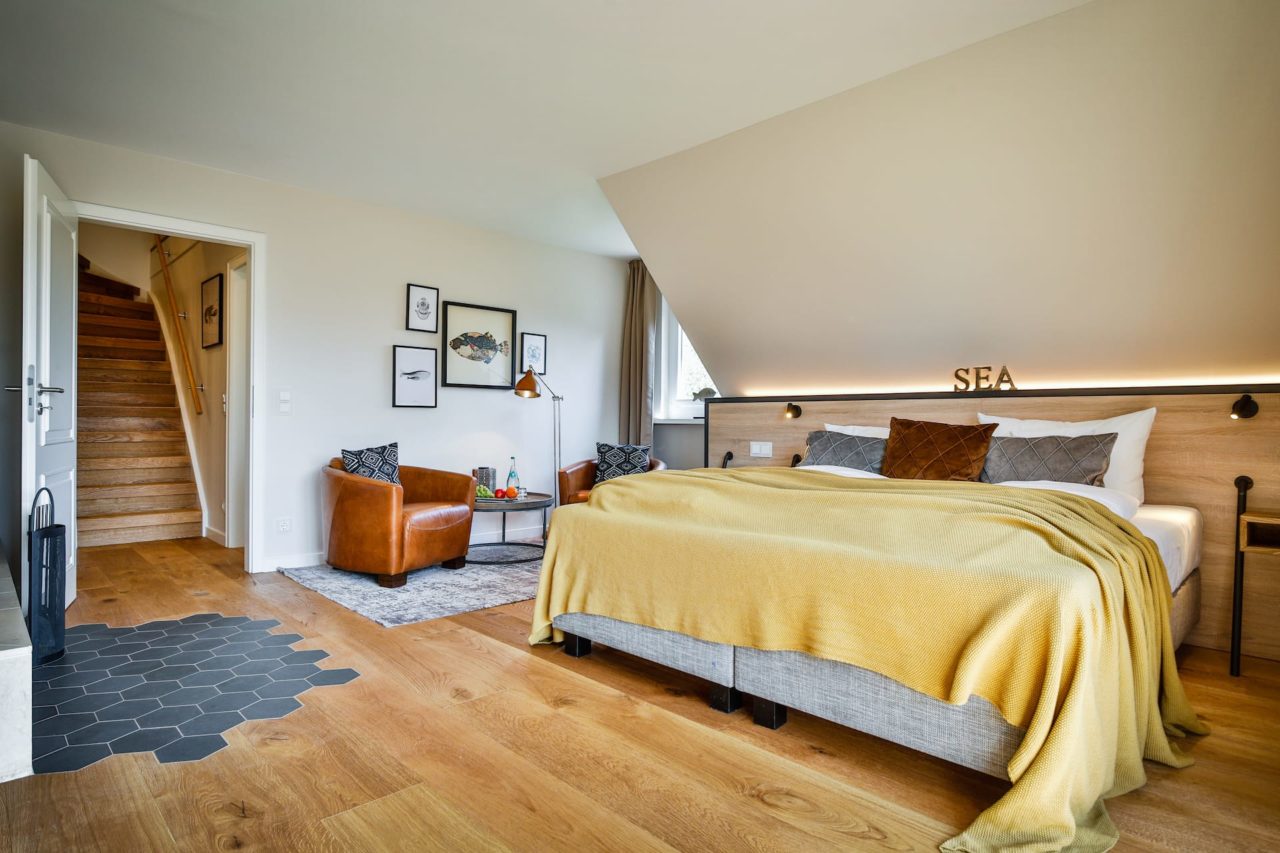 Doppelbett im Luxus-Doppelzimmer 25 im Hotel Sylter Hahn in Westerland auf Sylt