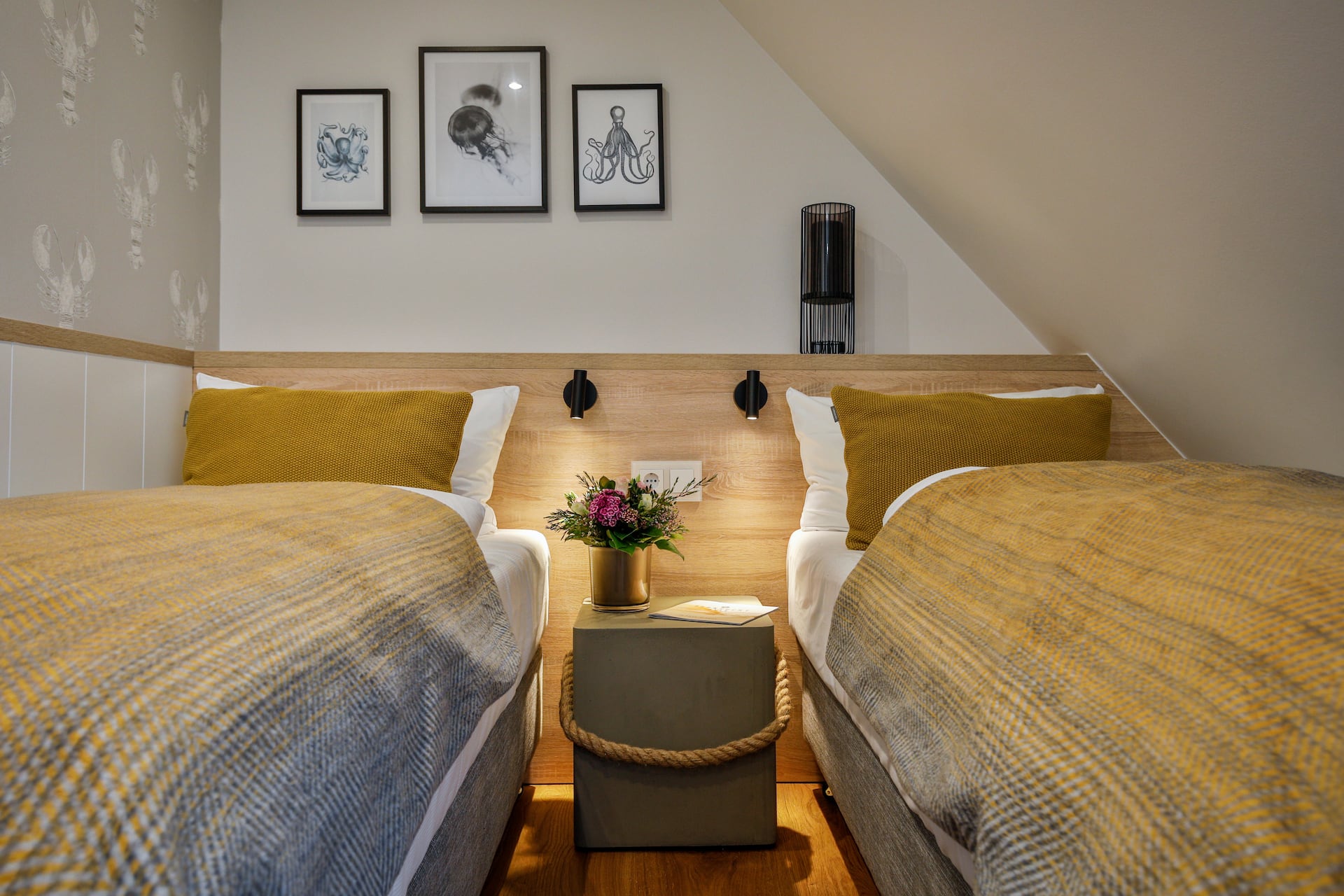 Zwei Einzelbetten im Doppelzimmer für Familien im Hotel Sylter Hahn in Westerland auf Sylt