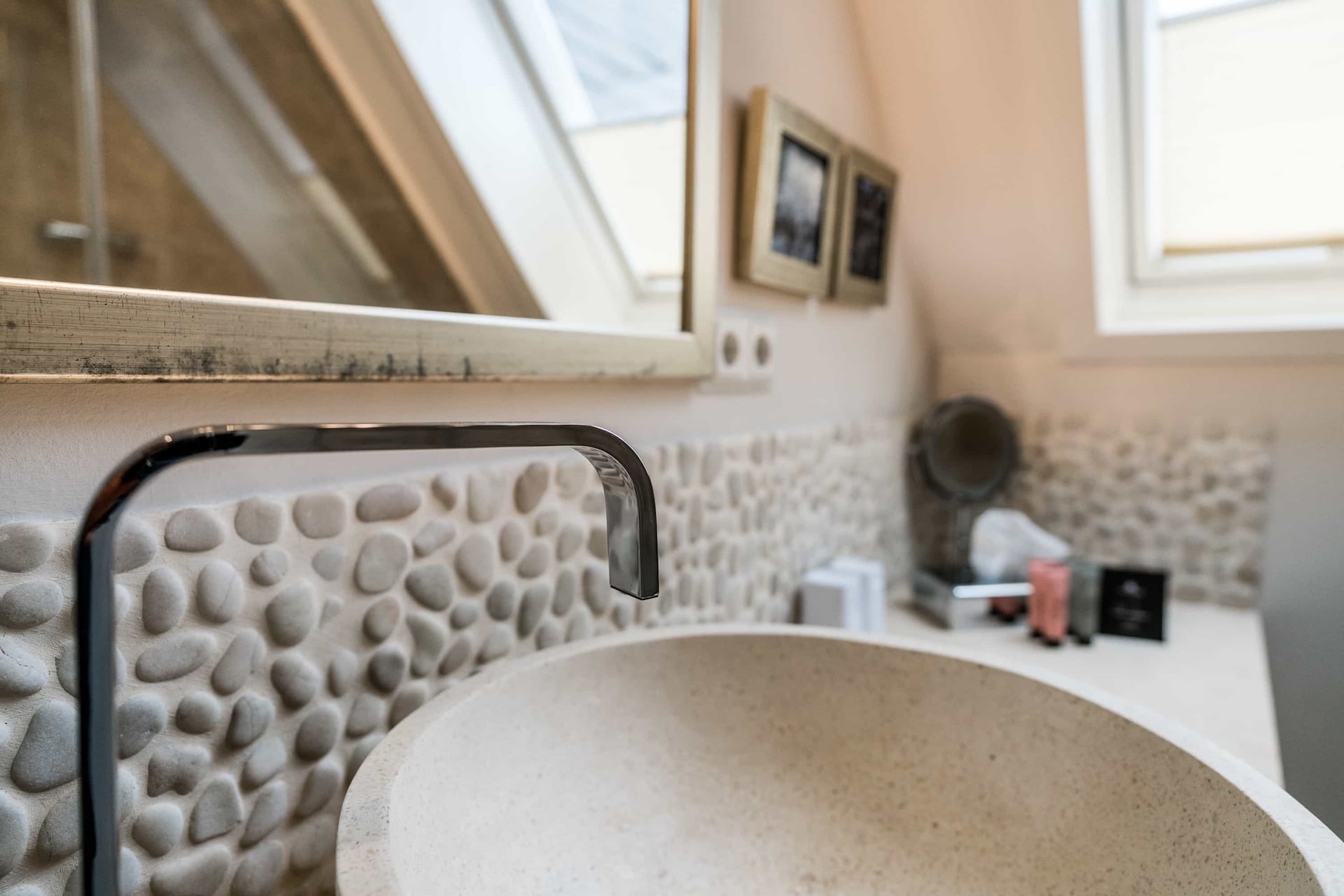 Badezimmer im Doppelzimmer 37 in Westerland auf Sylt im Hotel Sylter Hahn