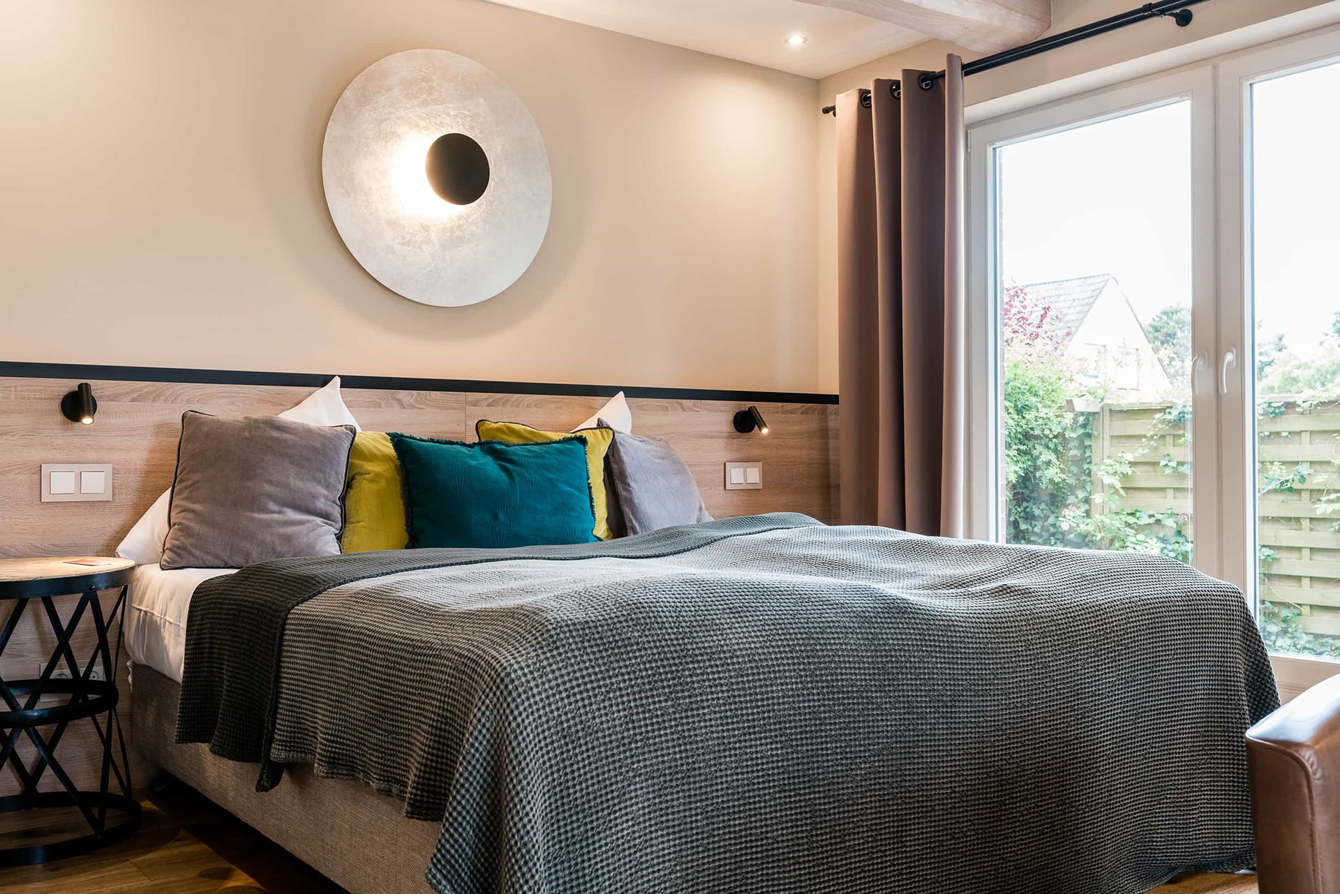 Doppelbett im Luxus-Doppelzimmer 22 im Hotel Sylter Hahn in Westerland auf Sylt