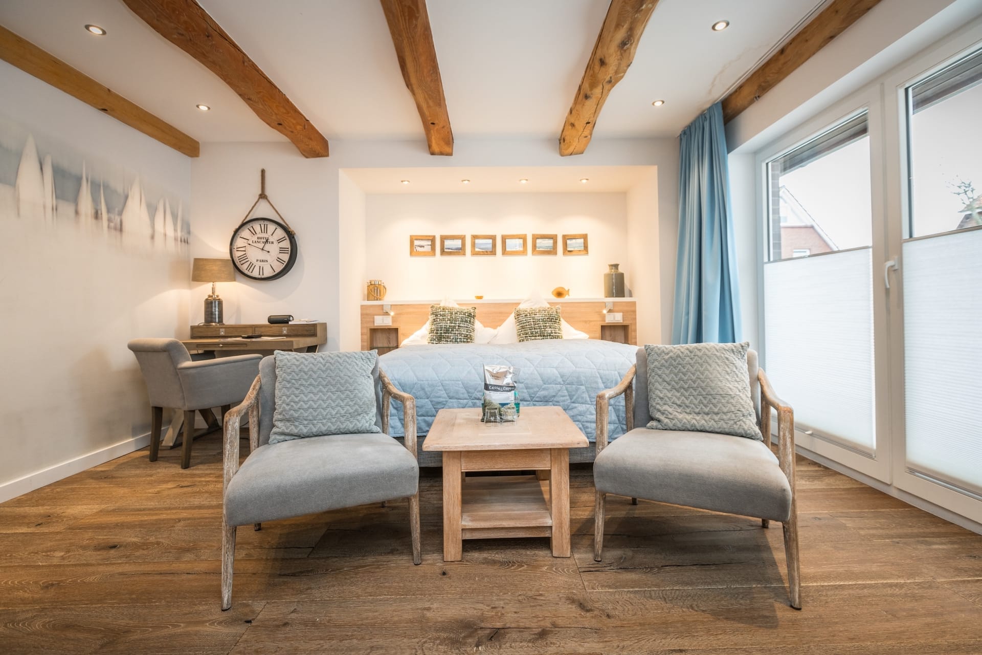 Doppelbett im Luxus-Doppelzimmer 23 im Hotel Sylter Hahn in Westerland auf Sylt