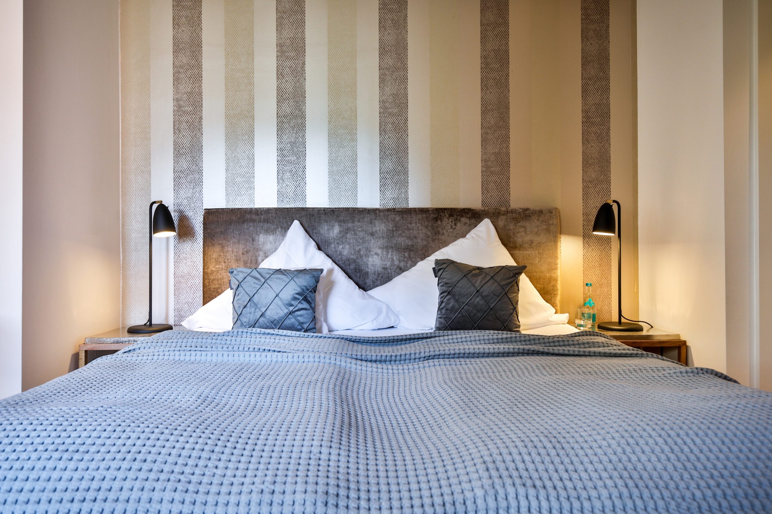 Doppelbett im Luxus-Doppelzimmer 44 im Hotel Sylter Hahn in Westerland auf Sylt