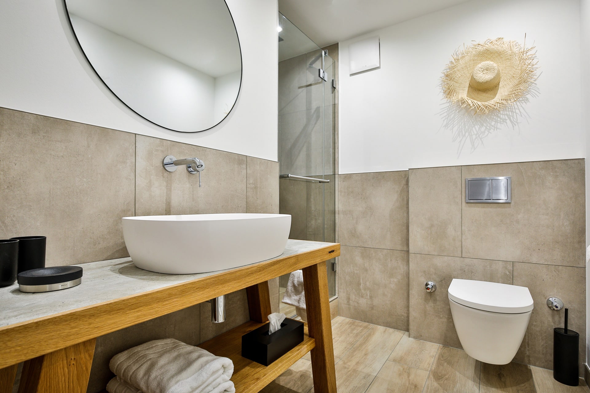 Badezimmer mit Dusche im Einzelzimmer 1 im Hotel in Westerland auf Sylt