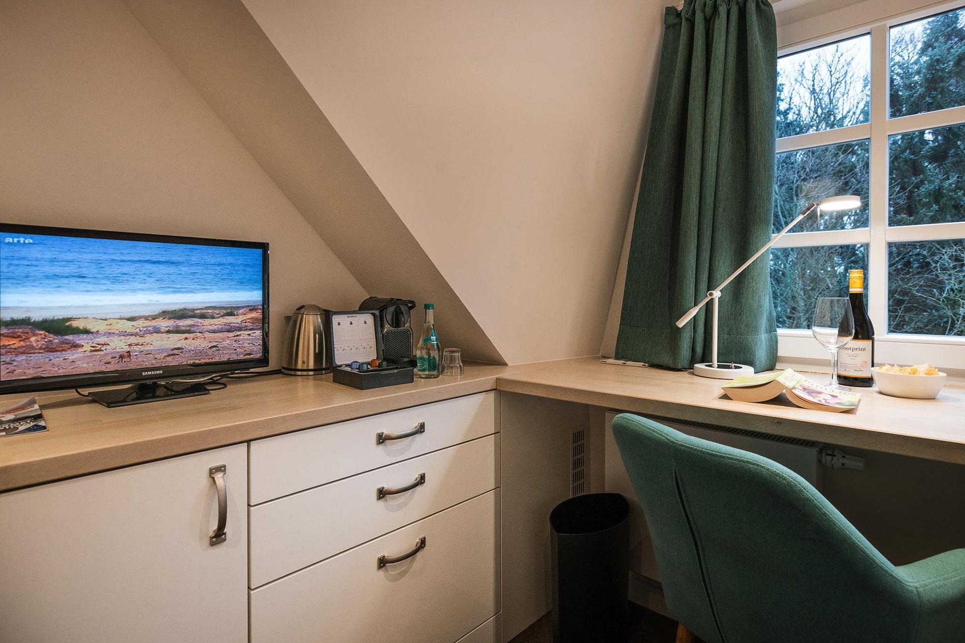 Schreibtisch im Einzelzimmer im Hotel in Westerland auf Sylt
